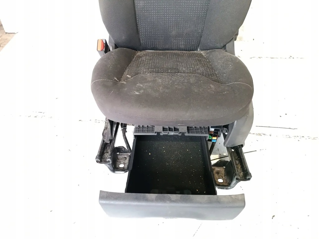 фото №7, Ford transit courier сиденье передний пассажира левый 2019 van/mpv 4/5dr 18-23