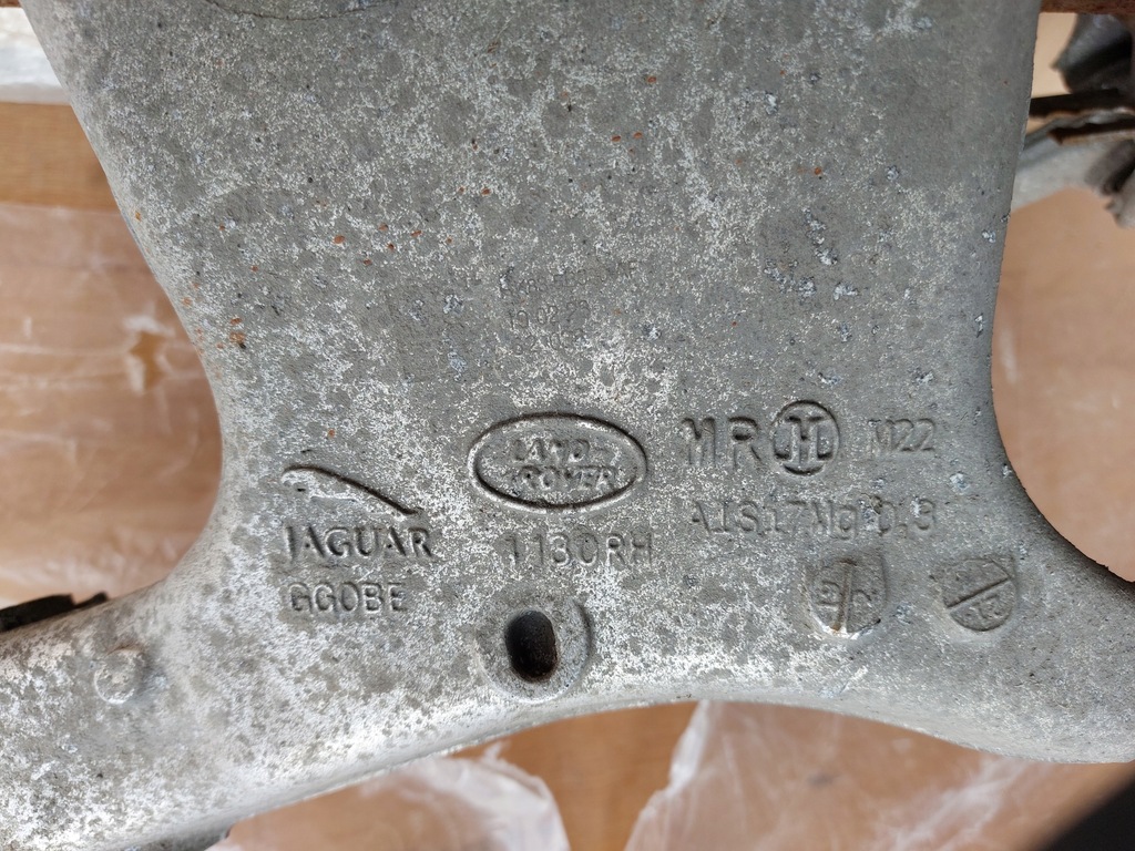 фото №6, Поворотный кулак подвеска правое задняя velar l560 19r 2.0 b