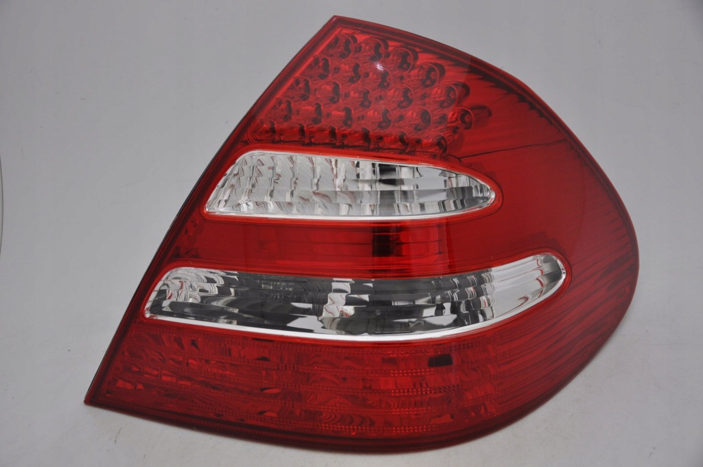 Купить Mercedes e w211 02-06 фара задняя правый  новая led ^