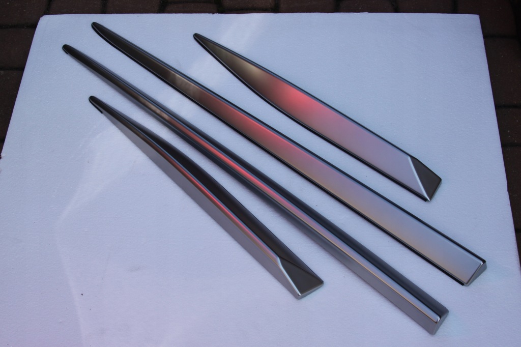 Купити Накладки нижні двері lexus ux 2018- комплект оригінал сріблястий