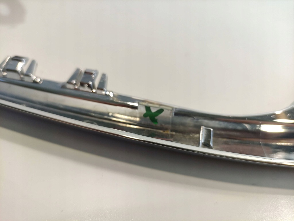 фото №7, Toyota auris молдинг лампи хром правий перед 5318202090