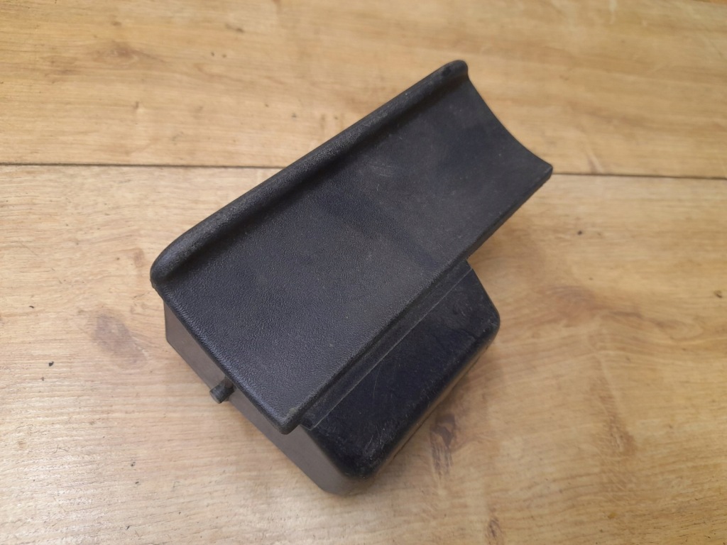 фото №1, Пепельница панели консоли volvo 440