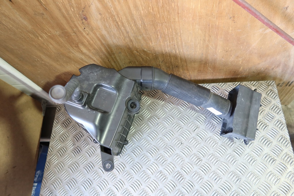 фото №7, Корпус фільтра повітря a1 8x 6r0129607