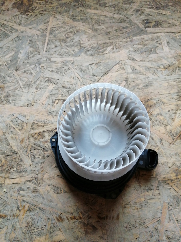 фото №1, Toyota chr 1.8 hybrid вентилятор 17r