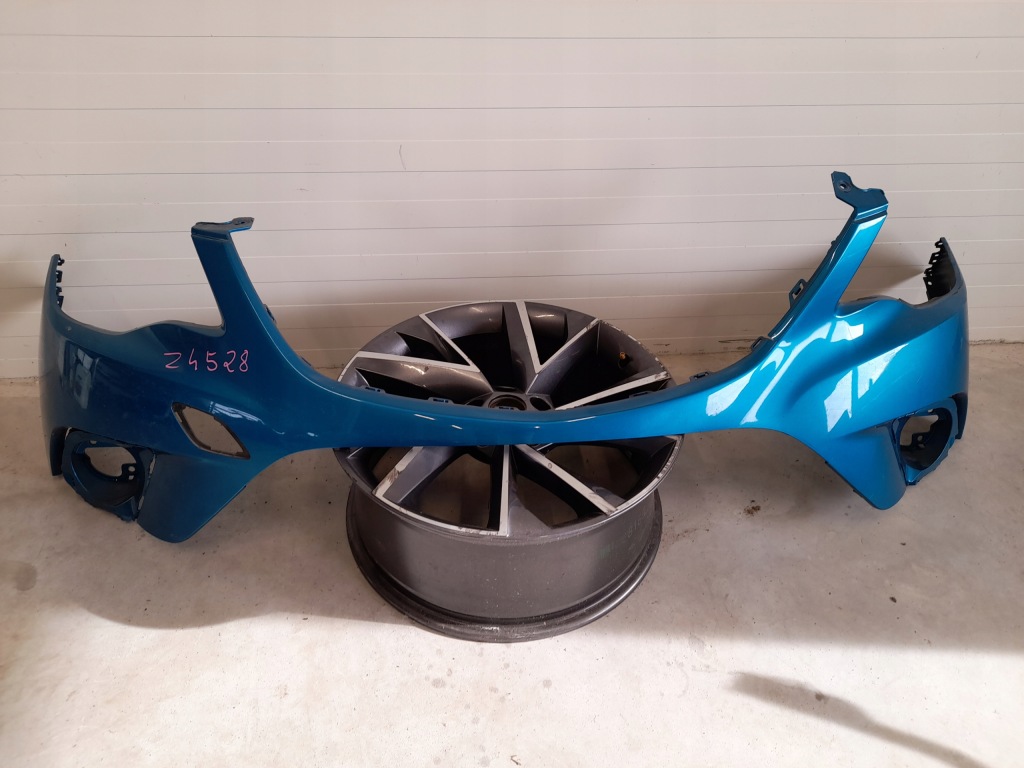 Купити Opel karl rocks 2016 верх бампер