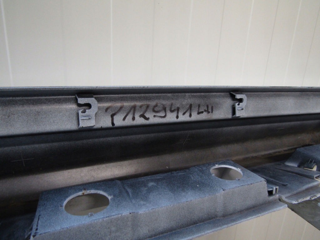 фото №10, Молдинг порог левая toyota yaris 4 iv 20- mazda 2 22- hybrid