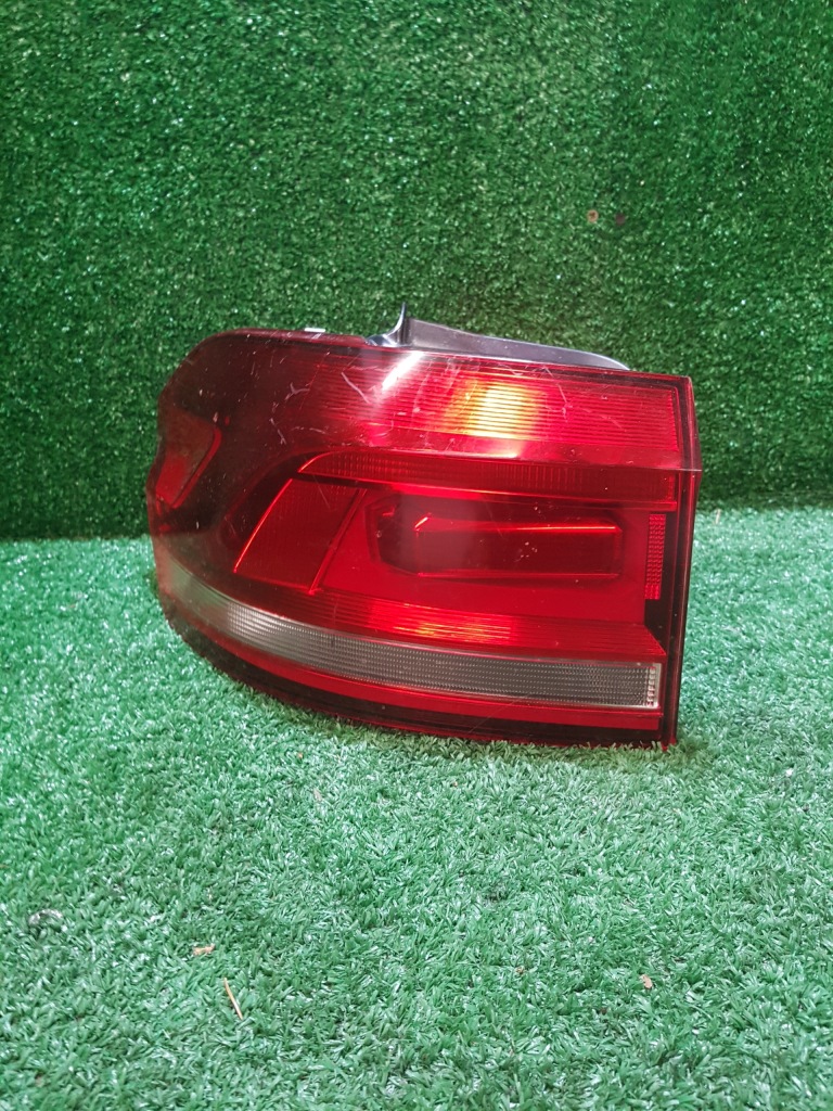 Купити Лампа ліва задня volkswagen touran iii 5ta945095