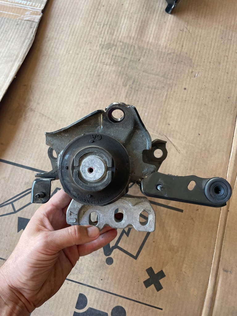 фото №5, Toyota yaris iv p21 cross hybrid подушка двигуна u7 w-wa