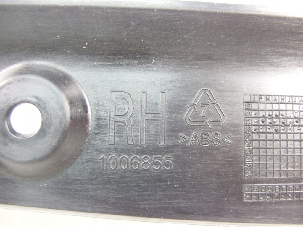 Купить Молдинг крышки багажника правая задняя tesla x