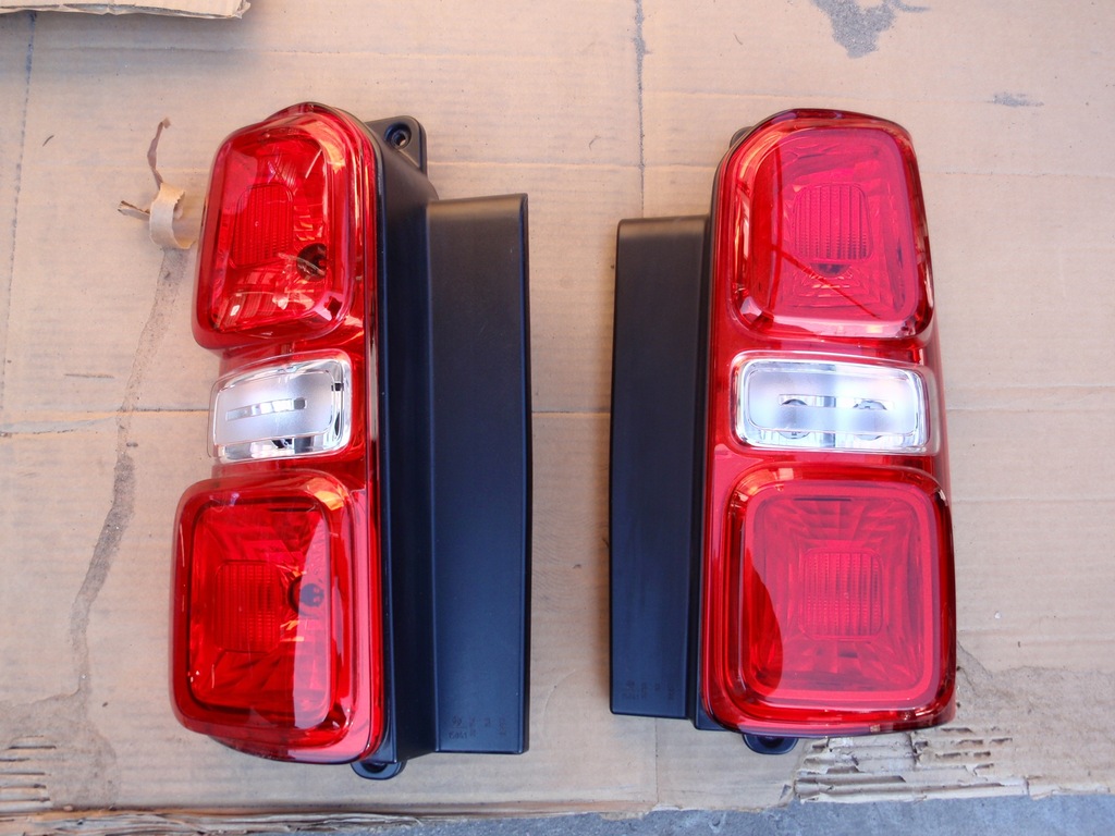 фото №1, Задняя лампа jumpy proace expert vivaro оригинал