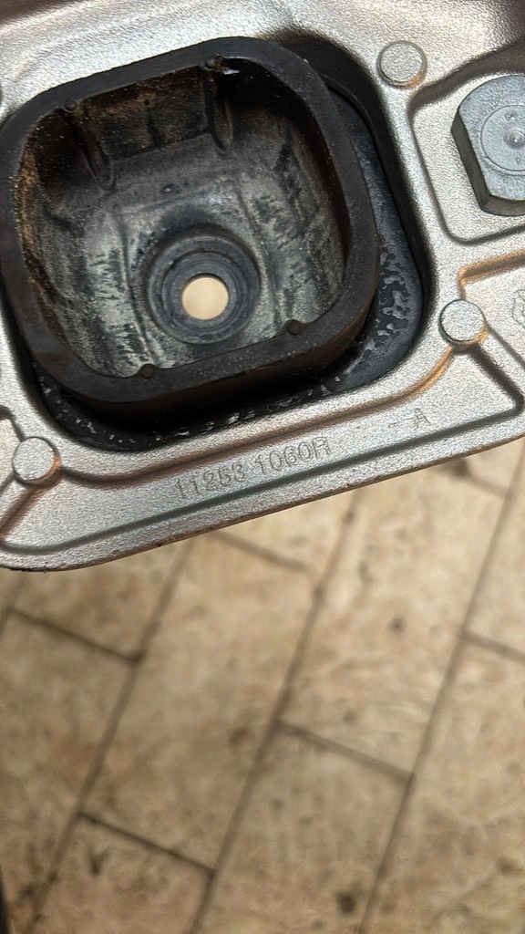 фото №9, Подушка коробки arkana renault clio v 112531060r