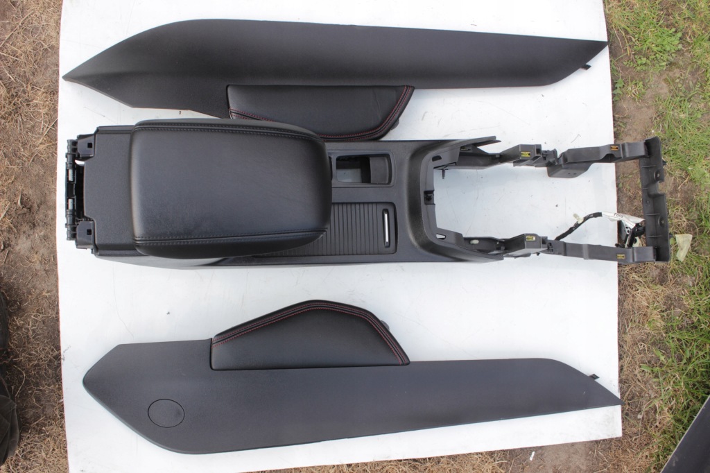 Купити Focus iv focus mk4 st - підлокітник "st"