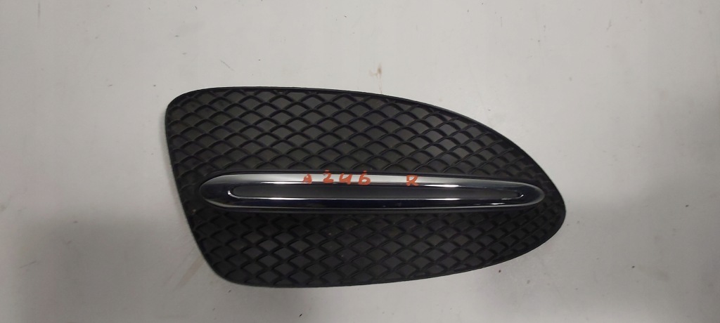 Купити Mercedes b-klasa рестайлінг  решітка бампера праві перед