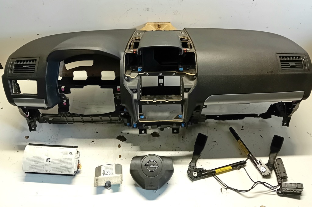 фото №1, Приборная панель консоль подушка безопасности opel zafira b