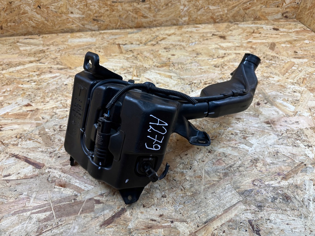 фото №5, Бак омывателя помпа tesla model y 1607948-00-b 2020-