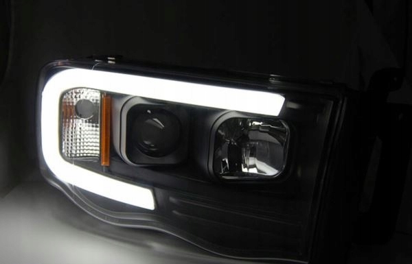 Фары dodge ram 02-06r led трубка  ходовие огни  черный Оригинал