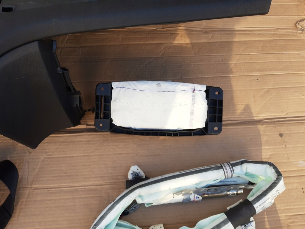 фото №12, Mercdes cla w117 lift консоль приборная панель подушка подушка безопасности ремни шторка безопасности левая правая