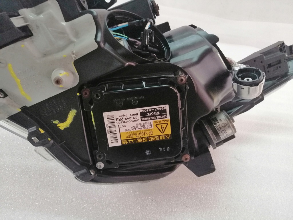 фото №12, Toyota avensis t27 лампа перед правая