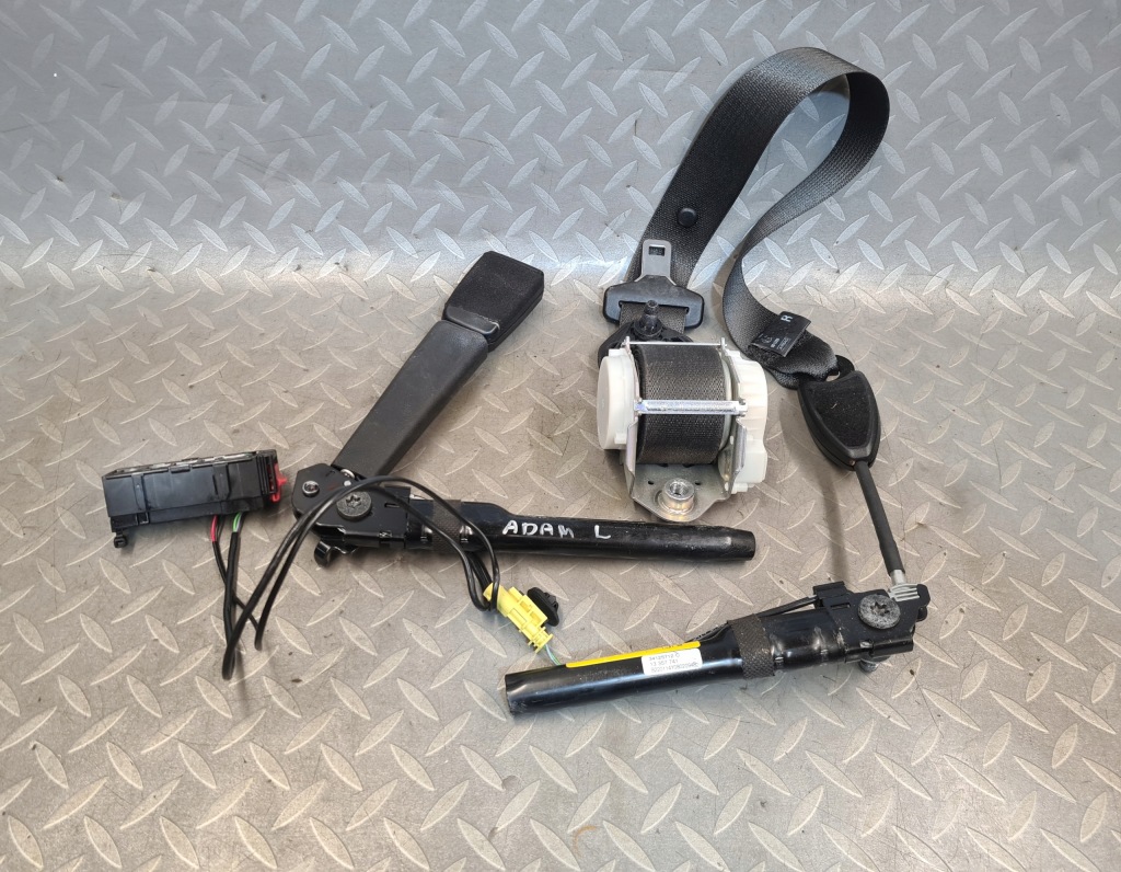Натяжители ремней перед ремни безопасности opel adam оригинал комплект в Украине