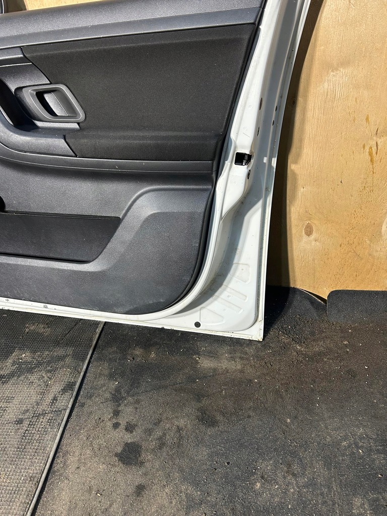 фото №8, Дверь передние правое правый перед skoda praktik roomster полный