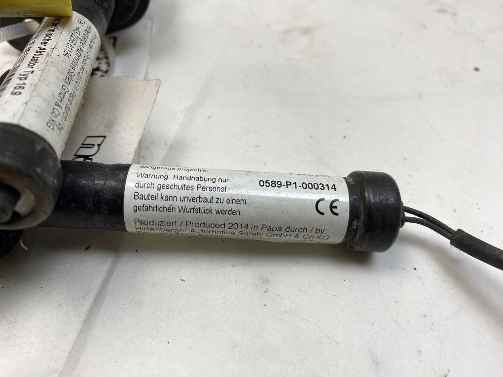 1608313980 набор амортизатор капота peugeot rcz Недорого