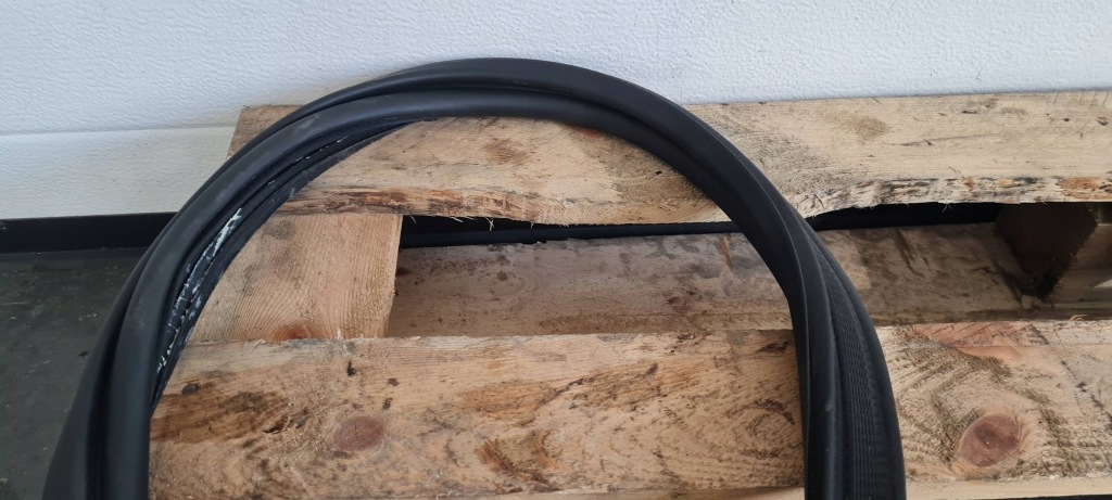 Jeep grand cherokee wl 2022 прокладка резиновый крышки багажника задний  короткий Недорого