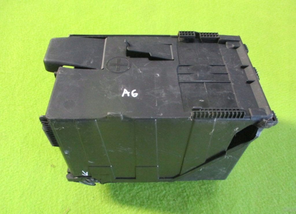 Купити Основа корпус акумулятор citroen ds5 9689002180