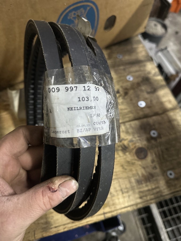 фото №1, Ремінь клиновий a0099971292