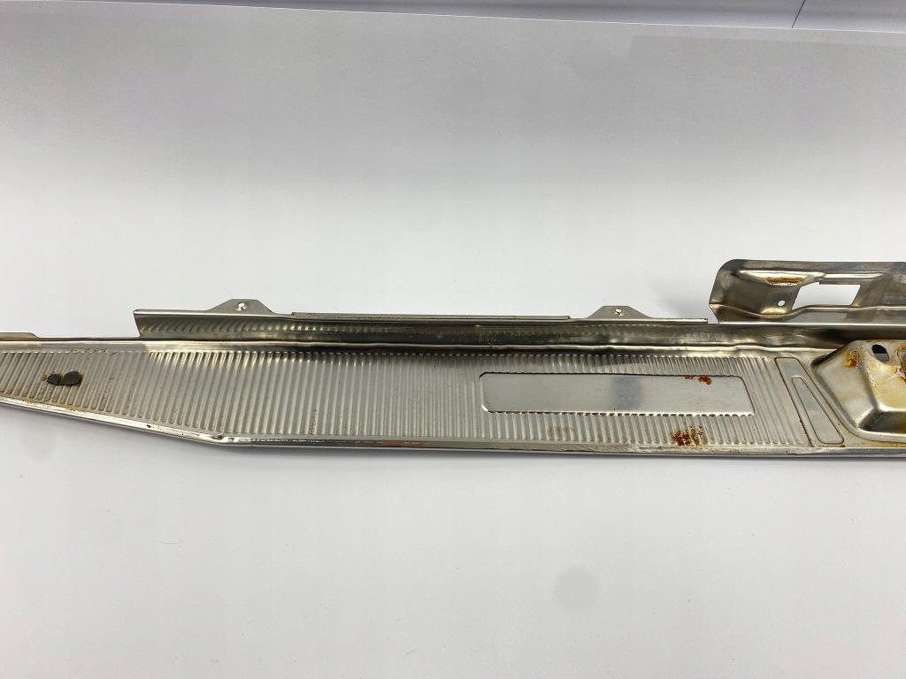 Молдинг кришки багажника накладка захист хром mercedes w124 kombi 1246980089 Оригінал