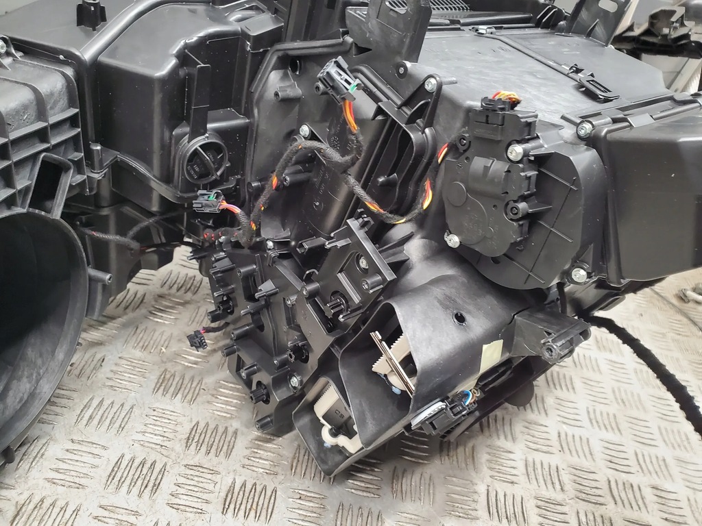 фото №5, Audi sq8 2021 4m1820001aq перед сторона правая отопители oem