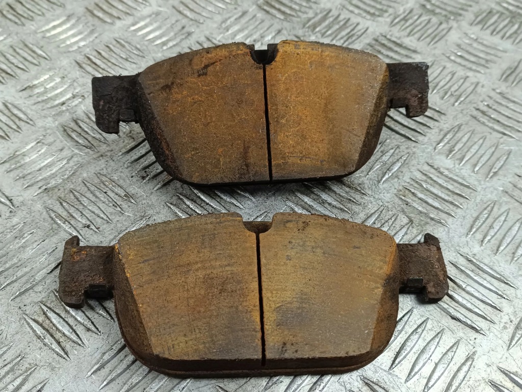 2023 polestar 2 гальмівні колодки гальмівні передні Недорого