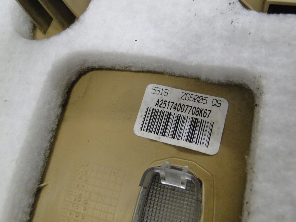 фото №4, Mercedes r klasa w251 оббивка багажника кришка багажника