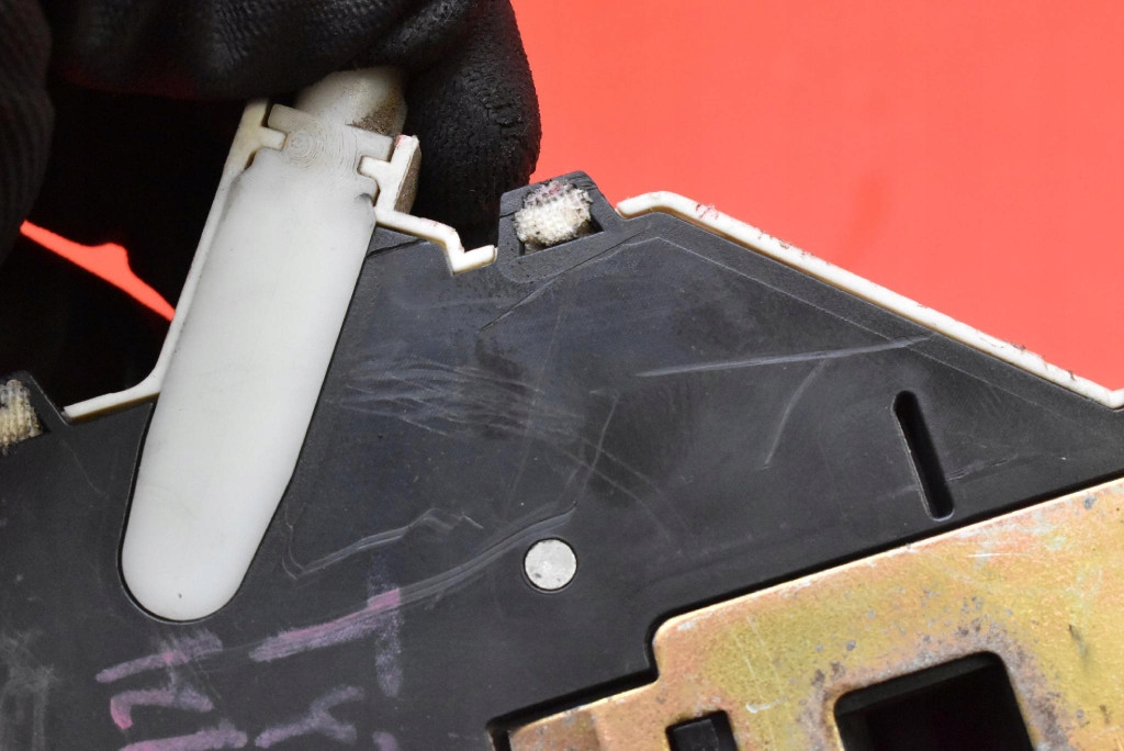 фото №9, Замок засувка задній правого створки 9681336180 citroen jumpy 2 ii 07-16