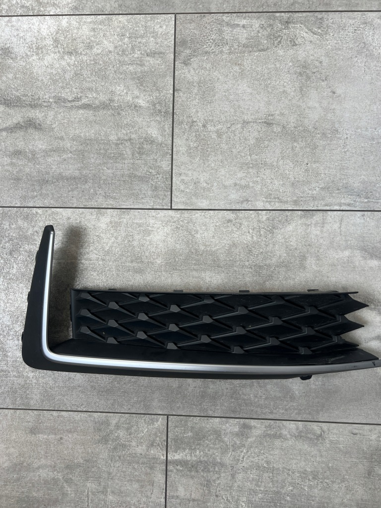 фото №1, Skoda superb решітка права 3p0853666