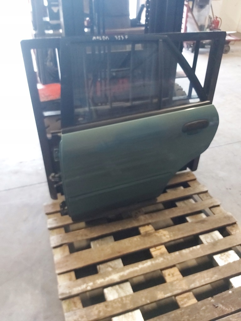 Купить Дверь задняя левое mazda 323f