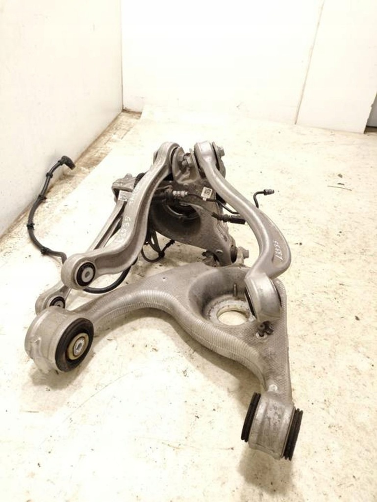 фото №8, Porsche taycan 9j1 2021 поворотный кулак колеса заднего 9j1505376a