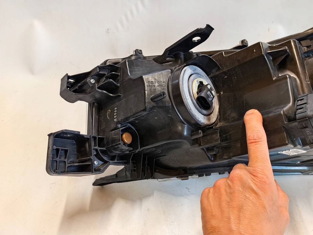 фото №14, Toyota hilux viii lift- лампа звичайна права polecam