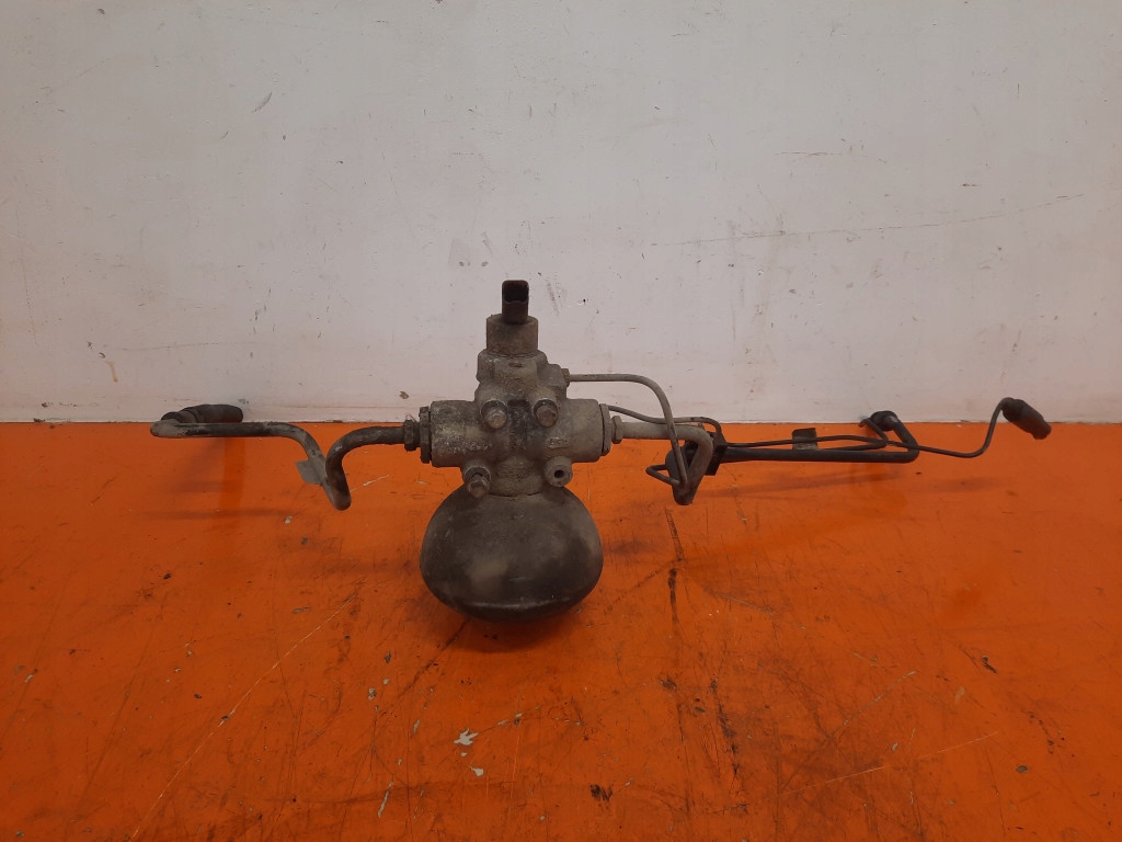 фото №5, Citroen c5 i 01-04 зона подвеска перед распределитель актуатор турбины ew10d