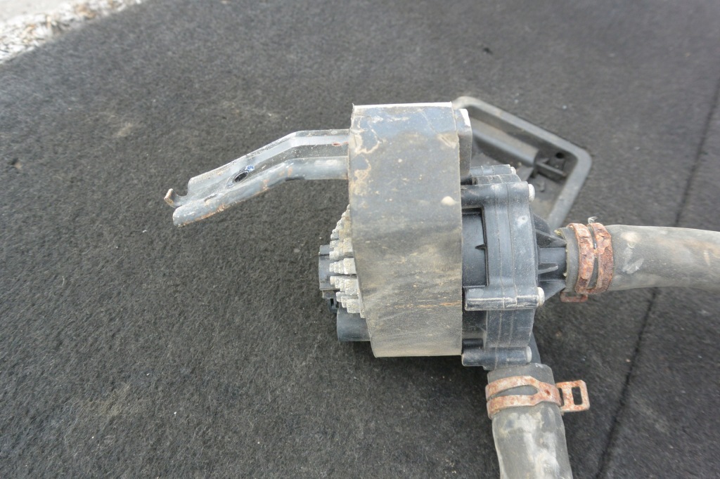 Радиатор кондиционер помпа воды комплект  tesla model s с Разборки