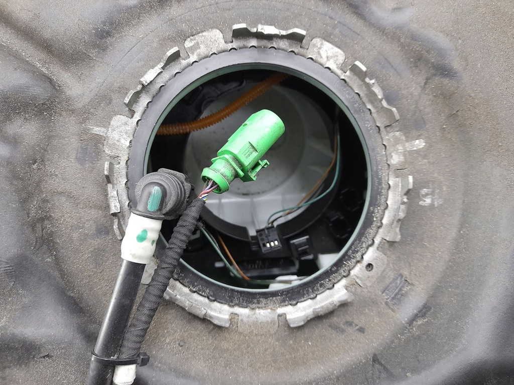 фото №7, Audi a4 s4 b9 8w0201021cq з задній бак пального