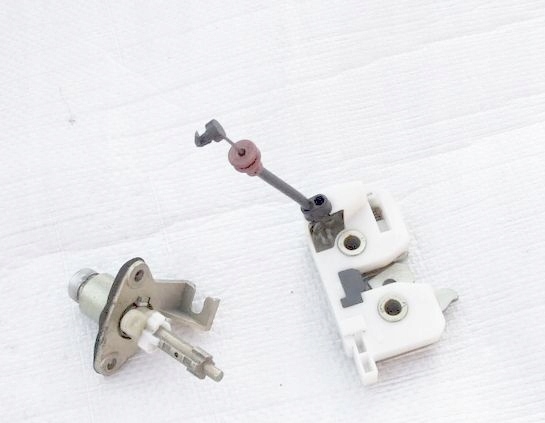 фото №1, Ford ka 2001r замок крышки вкладыш оригинал