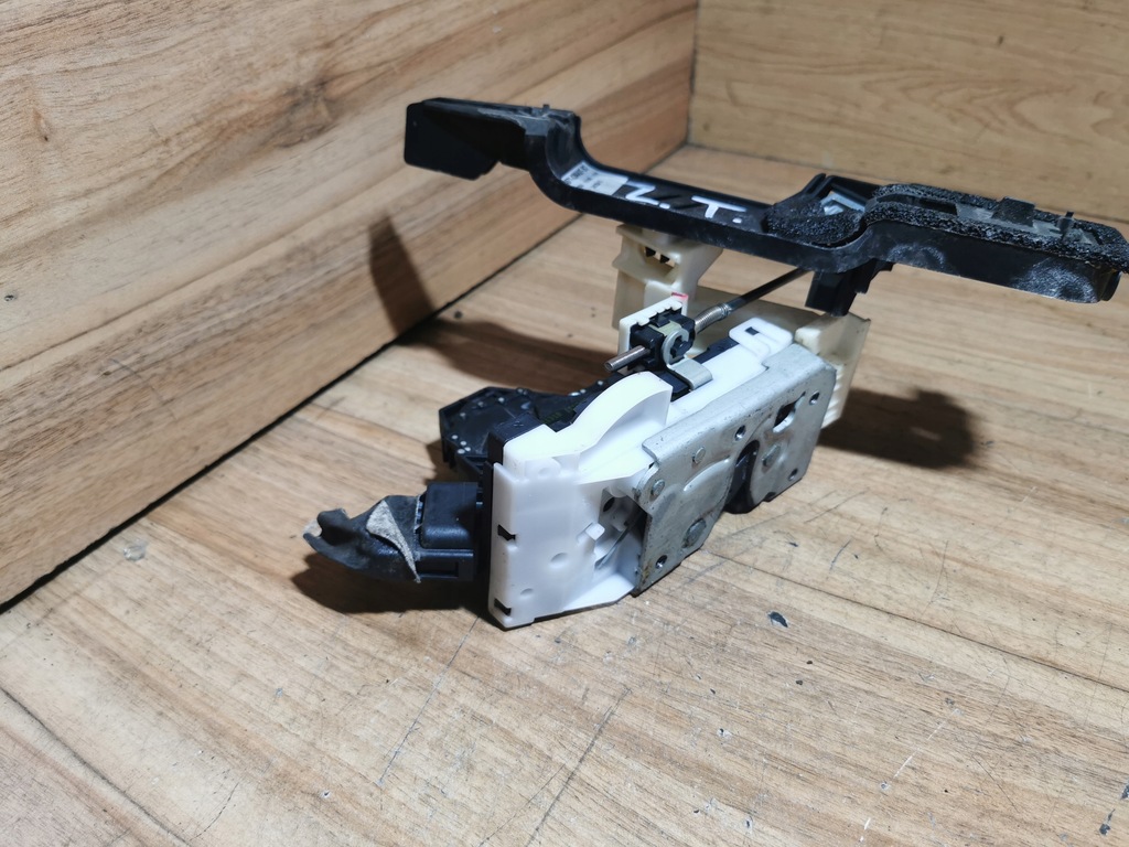 фото №1, Замок левый задняя mondeo mk3 2s4aa26413eb