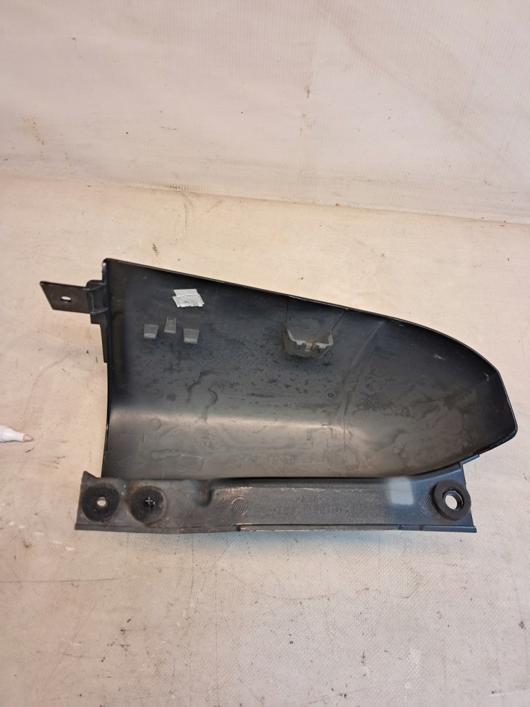 Накладка уголок лампы правый задний  renault trafic 3 903903513r 23r tekna в Украине