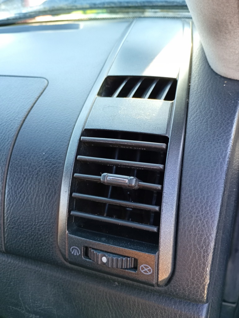 фото №1, Ssang yong rexton 1 i 02-07 решётка обдув воздуха правая пассажира