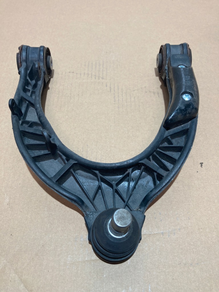 фото №3, Важіль передній верхній tesla model 3