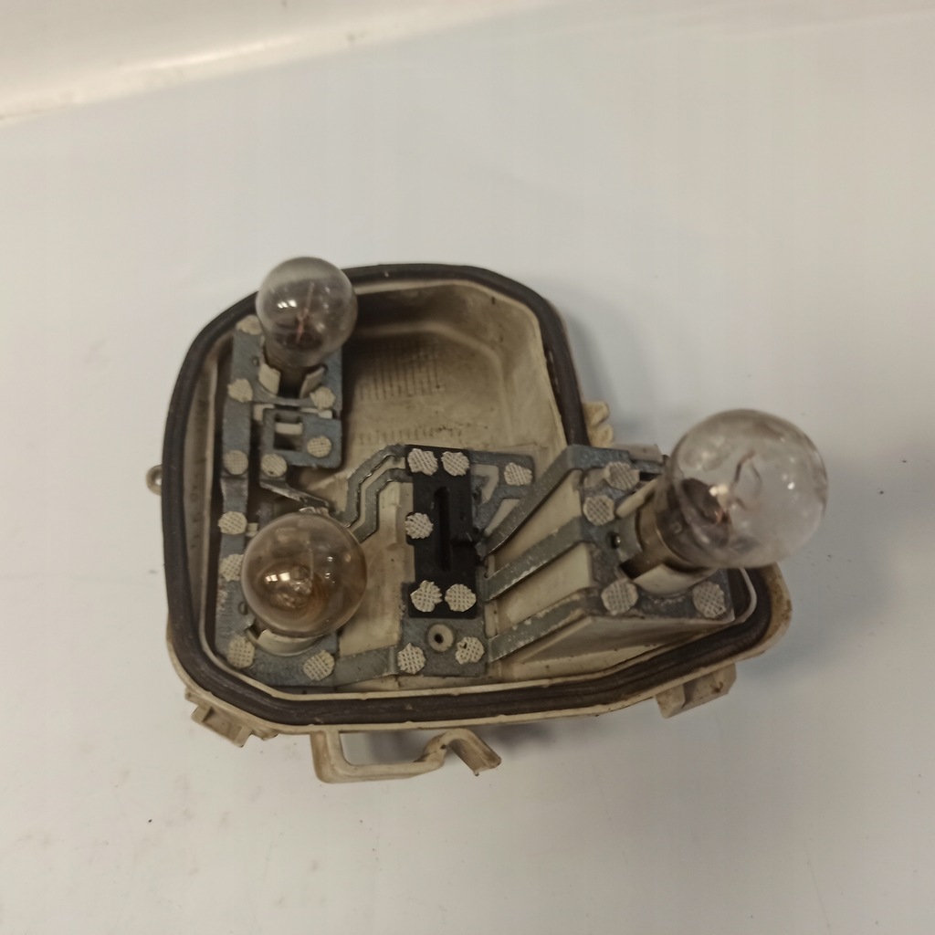 фото №11, Audi a4 b7 вкладыш лампы левый задняя 484061l