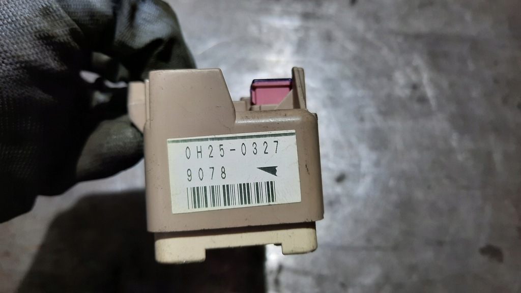 фото №4, Коробка предохранителей mazda 323f 00r 2.0d