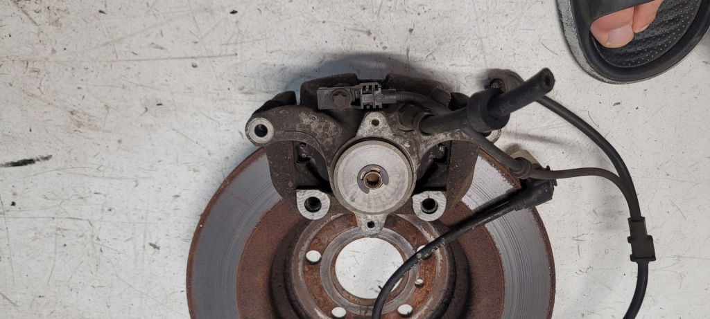 фото №10, Супорт диск шланг abs mercedes gle w166 правий задня a1665405609