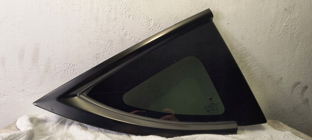 фото №2, Скло бічна правий задня tesla model y