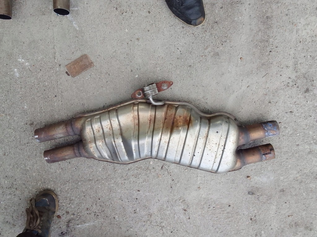 фото №1, Audi q7 4l гаситель средний